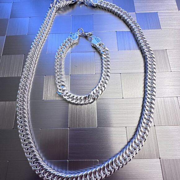 This stunning jewelry set features a 925 sterling silver necklace and an 7-inch - Picture 5 of 7